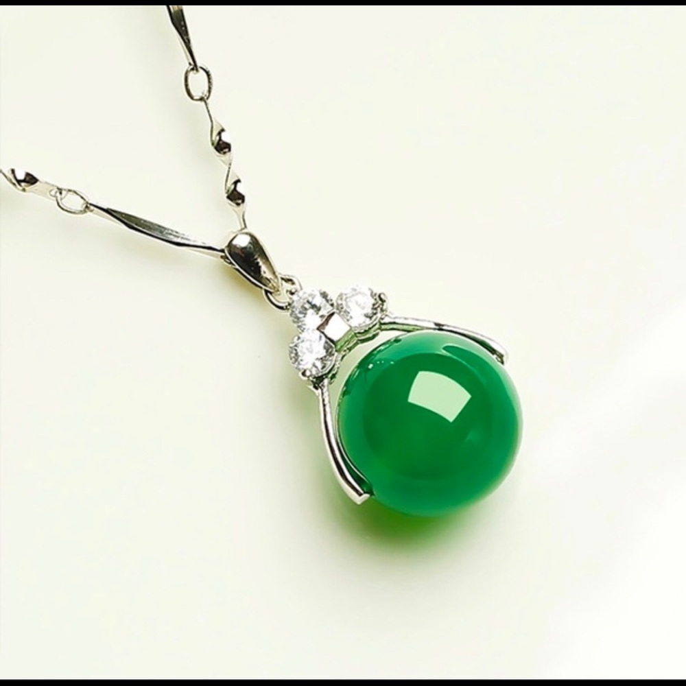 Natural Chalcedony Jade like Fashion Necklace